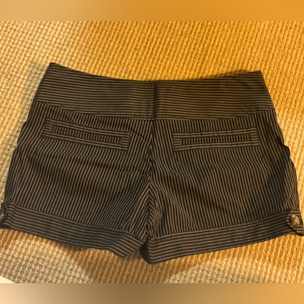Theory Cuff Pinstripe Short Sz 4 Cotton-Lycra Stretch Silky Fabric. So classy.